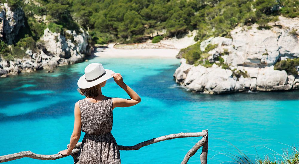 Saks Asks Associates to Sell Luxury Travel Subscriptions