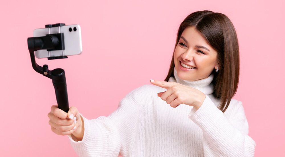 Do Good Looks Matter in Retail Sales?