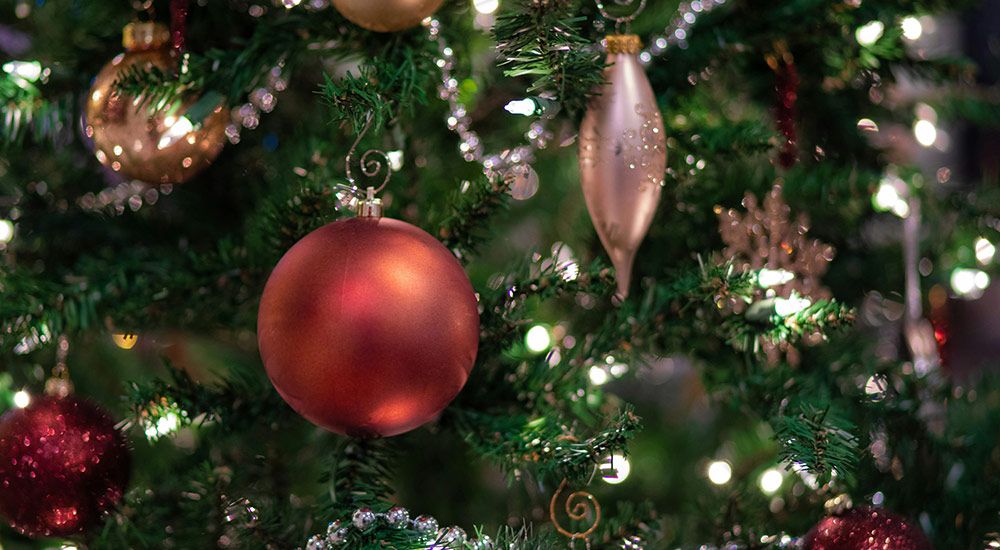 Some Retailers Are Trimming Holiday Sales Discounts: Is This a Dangerous Play?